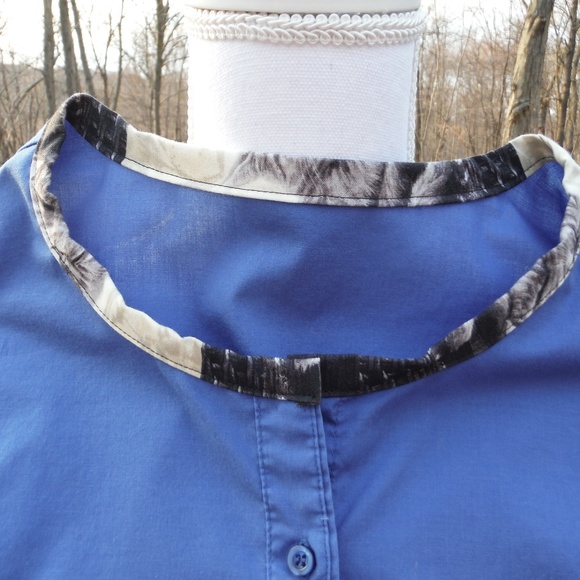 Cats & Flowers on Unique Women's 4X Lee Blouse - Picture 4 of 7